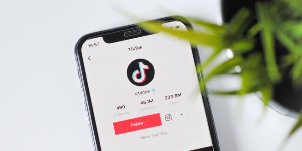 rsz 1hello i m nik q1n1lmol4es unsplash